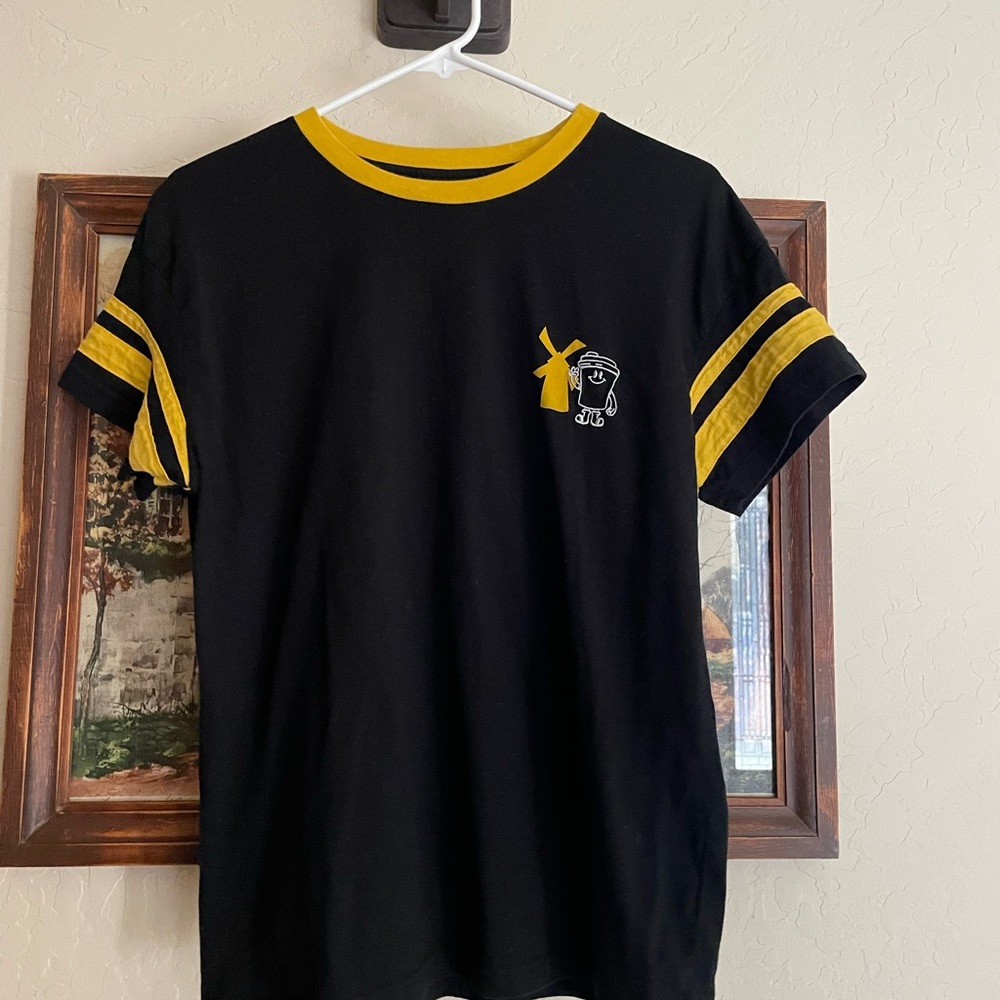 Dutch bros women’s shirt bundle!